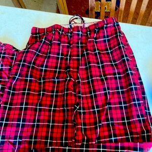 Old Navy men’s plaid pajamas. Lg top, Extra Lg pants 100% cotton Never worn.